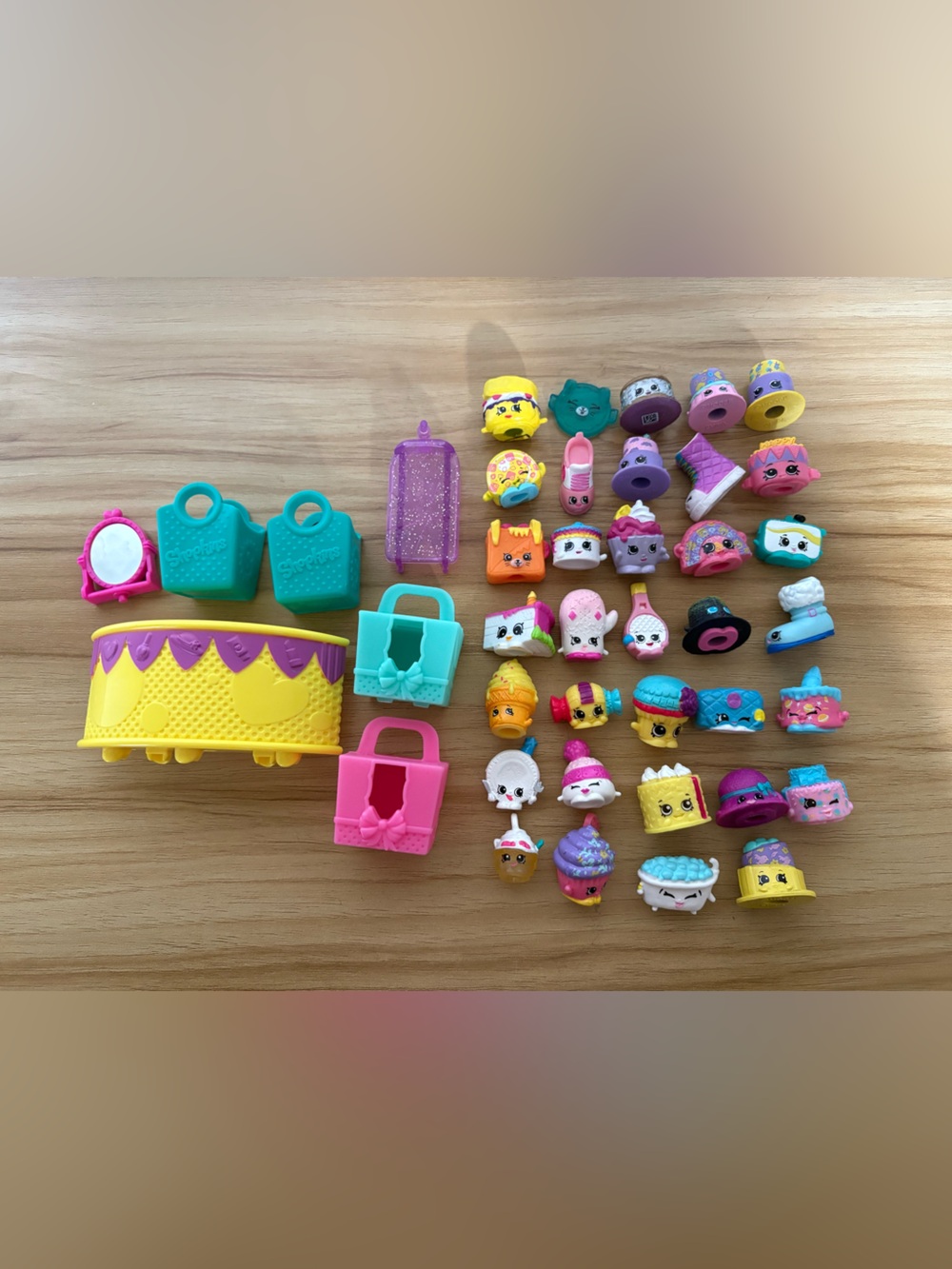 Shopkins & Accessories Lot